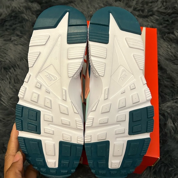 Selling Nike shoes purchased for Christmas but were too small when arrived. - Picture 2 of 5